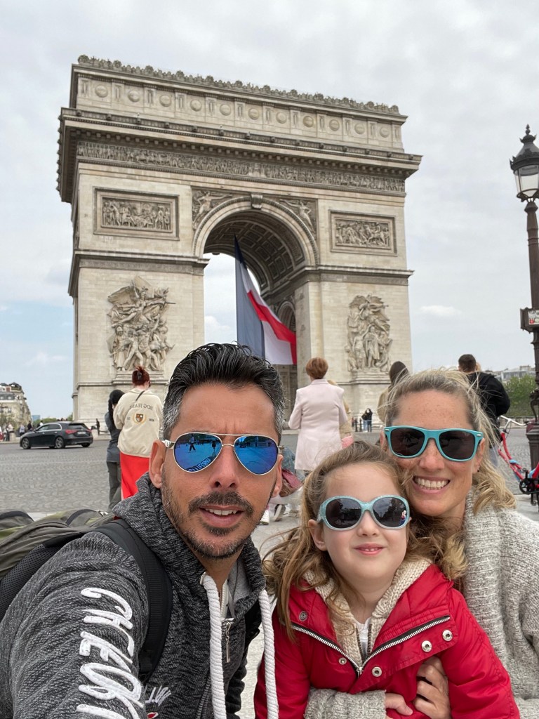 Arc de Triomphe with kids